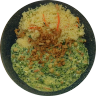 Kichererbsencurry mit Spinat, Möhren und Röstzwiebeln (18,62,81) dazu Couscous mit Gemüsestreifen (21,62,81)