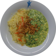 Kleine Portion: Kichererbsencurry mit Spinat, frischen Möhren und Röstzwiebeln (18,62,81) dazu Couscous mit Gemüsestreifen (21,62,81)