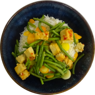 Tofu Bowl mit Basmatireis, grünen Bohnen, gerösteten Sesam und Sojasauce (3,18,23,49,81)