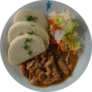 Putengeschnetzeltes 'Züricher Art' mit Weißwein, Champignons und Sahne (1,19,21,24,44,54,62) dazu Hefeknödelscheiben (15,19,63,81) und Salatgarnitur