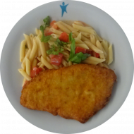 Hähnchenbrust 'Piccata' mit Parmesanpanade (19,54,81) und Rahmmakkaroni mit frischen Tomaten (19,81) und eine Lauchcremesuppe (19,81)