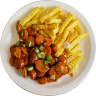 Currywurstpfanne 'Weserhaus Art', gebratene Rosterscheiben in pikanter Currysoße (2,3,9) dazu Pommes frites und Salatgarnitur