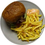 Sie können aus 6 verschiedenen Burgervariationen wählen. Heutige Tagesempfehlung: Burger 'Umami Master' mit Pilz-Haferflockenpatty, Zwiebel, Eisberg, Mayonnaise (22,81,83,84) dazu als Menüoption Pommes und House-Dip (9,22)