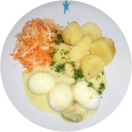 Eier in Senfsoße (9,15,19,22) und Salat dazu Petersilienkartoffeln 