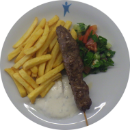 多样性标签：烤肉串-馅饼mit Minz-Joghurt（19,49,52）und Pommes frites dazu Petersiliensalat mit Tomate und Gurke