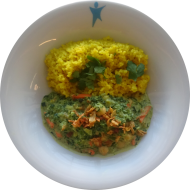 Kleine Portion: Kichererbsencurry mit frischen Möhren und Spinat (18,81) dazu Zitronenbulgur (81)
