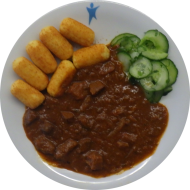 Belgischer Rindfleischtopf mit Bier, Zwiebeln, Thymian und Knoblauch (24,44,48,49,52,81) dazu Kroketten (81) und kleiner Gurkensalat mit Dill