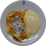 Topfenschmarrn mit Puderzucker (15,19,81) an Vanillesoße (19)