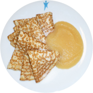 2 hausgemachte Eierkuchen mit Apfelkompott mit Zucker (3,15,19,81)