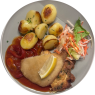 Schnitzelabend: Putenschnitzel 'Romana' in einer Hartkäse-Eihülle (15,19,54,81) oder Schweineschnitzel Allgäuer Art mit Schinken, Salami, Käse gratiniert (1,2,3,8,15,19,46,51,81) an Bratenjus dazu Rosmarinkartoffeln (63) und Salatgarnitur