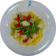 Penne 'Arrabiata' mit Oliven, Rucola und Hartkäse (6,15,19,81) oder Reiberei(1). Auch als kleine Portion erhältlich.