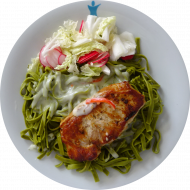 Schweinelachssteak mit Peperonisoße und Bandnudeln dazu Salat (19,51,81)