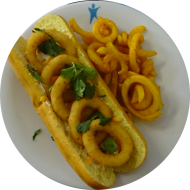 Streetfood Woche: Hot Dog 'El Presidente'- mit Chili-Sour Cream, gebackenen Zwiebelringen und Cheddar (1,2,3,9,15,19,23,51,53,81,83)