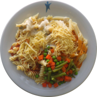 Pastabar (81) mit Käse-Salbei-Soße (1,19,81) oder fruchtige Tomatensoße mit Rosmarin und Knoblauch (49,81) dazu geriebener Gouda (19) oder Reiberei (1,2) und buntes Gemüse