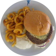 Blue Cheese Burger mit Gorgonzola, Birnen-Zwiebelmarmelade, Mayonnaise und Eisbergsalat (1,9,15,19,22,24,47,52,81,83) dazu Twister Pommes (81)