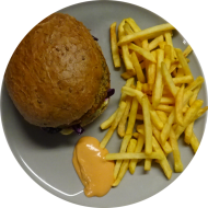 Sie können aus 5 verschiedenen Burgervariationen wählen. Heutige Tagesempfehlung: Burger Kürbis-Chia mit Rotkohl-Slaw und Avocadocreme (3,18,22,81,83) dazu als Menüoption verschiedene Pommes Spezialitäten