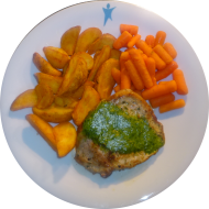 Mariniertes Schweinerückensteak 'Pesto' (15,19,49,51) und gebutterte Fingermöhrchen (19) dazu Currykartoffeln