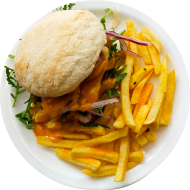 Burger mit Halloumi, Rucola, Senf-Honig-Dressing und roten Zwiebelringen (19,22,48,81,83) dazu Pommes Frites rot-weiß (9,15,19,81)