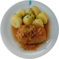 Kohlroulade und Kümmelsoße mit Schmorzwiebeln (81) dazu Petersilienkartoffeln