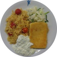 Hausgemachter panierter Hirtenkäse (15,19,81) mit Zaziki (19,49) dazu Kritharaki mit Kirschtomaten (15,19,49,81) und kleiner Weißkrautsalat mit Lauchröllchen
