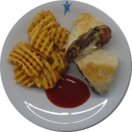Teriyaki-Beef-Wrap mit marinierten Rindfleischstreifen, Sesam, Tomate, Gurke und Eisbergsalat (2,9,18,23,52,81) dazu Gitterkartoffeln (81)