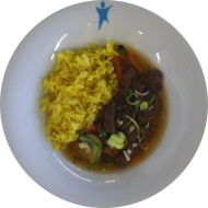 Kleine Portion: Choip Suey Karotten, Paprika und Sprossen on Top Rindfleischstreifen (2,18,23,52,81) dazu gebratener Kurkumareis