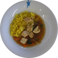 Kleine Portion: Chop Suey Karotten, Paprika und Sprossen on Top mit marinierten Tofuwürfeln (2,18,23,81) dazu gebratener Kurkumareis