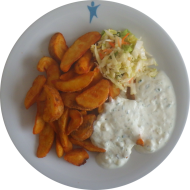 Gebackene Kartoffelspalten dazu Kräuterquark (19) und Salatgarnitur