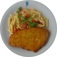 Hähnchenbrustfilet 'Piccata' mit Parmesanpanade (19,54,81) dazu Rahmmakkaroni mit frischen Tomaten (19,81) und eine Clementine