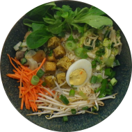 DIVERSITY-TAG: Koreanisches Bibimbab mit Tofu, Ei, Reis, Möhren, Pak Choi, Sprossen, Champignons (2,1,5,16,18,23,48,49,81) und Kimchi (2,18,49,81)