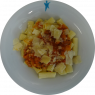 'Maccheroni alla calabrese' - Schinken-Tomaten-Sugo mit Knoblauch und Basilikum dazu geriebener Parmesankäse (2,19,15,49,51,81)