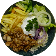Dönerteller mit Hähnchenkebab, Zwiebel, Gurke, Tomate und Kraut (19,49,54,62) dazu Pommes frites (62)