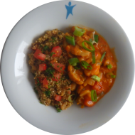 Kleine Portion: Aloo Gobi - pikante Kartoffel-Blumenkohlpfanne mit Sojajoghurt (3,18) dazu Quinoa mit Lauchzwiebeln und Thymian