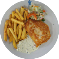 Hausgemachtes Zitronenbackhendl (15,19,54,81,83) mit Kräuterremoulade (9,22) dazu Rustico frites und Salatgarnitur