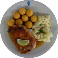 Hausgemachtes Schweineschnitzel nach 'Braumeister Art' mit einer Schinken-Käse-Füllung (2,3,8,15,19,51,81) an Bratenjus (19,81) dazu Blumenkohl mit Sauce Hollandaise (8,15,19) und Kartoffelbällchen (81)