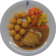 Hähnchenbrustfilet 'Formaggio' mit Frischkäse gefüllt (19,49,54,81) an Geflügelrahmjus mit Rosmarin (19,54,81) dazu Rustico Carrots und Pommes Noisette (15)