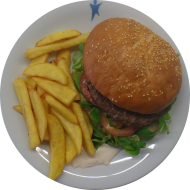 'Surf & Turf'-Burger mit Rindfleisch, Shrimpsmayonnaise, Tomate und Feldsalat (1,9,14,15,19,22,23,52,81,83) dazu Steakhouse Pommes