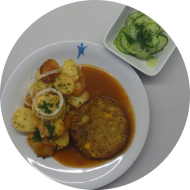 Avocado-Quinoa-Taler (84) an Bratenjus (22,81) dazu Bratkartoffeln und kleiner Gurkensalat mit Dill