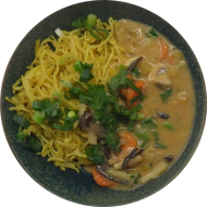 Gebratener Spargel Thai Style mit Karotten, Champignons, Paprika und Zuckerschoten (2,3,17,18,49) dazu chinesische Bratnudeln (2,18,81)