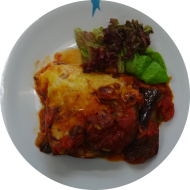 Melanzane alla Parmigiana (15,19,49) dazu Salatgarnitur