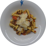 Kleine Portion: Zöpfli 'Mauriciano' mit Hackfleisch, Tomaten, Champignons, Ingwer und Hartkäse (19,47,49,51,81)