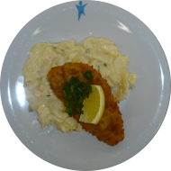 Paniertes Rotbarschfilet gebacken (16,56,81) mit hausgemachter Remouladensoße (9,15,19,81) dazu Kartoffelsalat nach 'Hausfrauen Art' (9,15,19,81)
