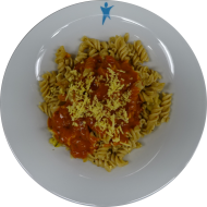 mediterrane Vollkornspiralnudeln mit Ratatouille (81), Tomaten-Kräutersoße (81) und Reiberei (1)