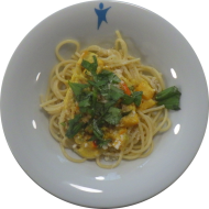 Kleine Portion: Spaghetti mit Kürbis-Frischkäsesoße, Walnüssen und frischem Salbei (15,19,73,81) dazu geriebener Hartkäse (15,19)
