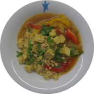 Kleine Portion: Wokpfanne mit Tofu, Chicoree, Zwiebeln, Erdnüssen, Koriander und Teriyakisoße (2,17,18,49,81) dazu Zitronenbulgur (81)
