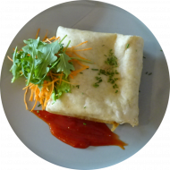 Chimichangas mit Chili con Carne vom Rind gefüllt (19,81) dazu als Menüoption Pommes und House-Dip (9,22)