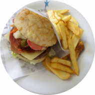 'An Guadn´' Burger 'Alpenschmaus' mit Rindfleischpatty, Röstiecken, Schwarzwälder Schinken und Bergkäse (2,3,9,15,19,22,24,51,52,81,83) dazu Steakhouse Pommes