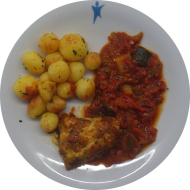 Gegrilltes Seelachsfilet 'Tomate-Basilikum' (16,19,22,56,81) auf mediterranem Ratatouillegemüse (49) dazu Schwenkkartoffeln