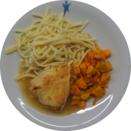 Hähnchenbrust gratiniert mit Camembert-Creme (15,19,54) an Geflügelrahmjus mit Rosmarin (19,54,81) dazu Kürbisgemüse und Eierspätzle (15,81)