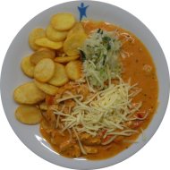 Hähnchengyros in Metaxasoße mit Paprika, Zwiebel und Knoblauch (19,44,49,54) dazu gebackene Knoblauchkartoffeln und Salatgarnitur